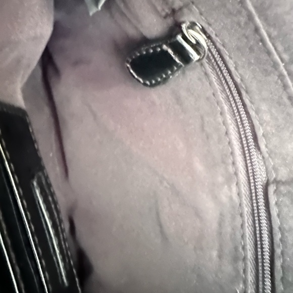 Black patent Nine & Co. Clutch - Picture 4 of 4